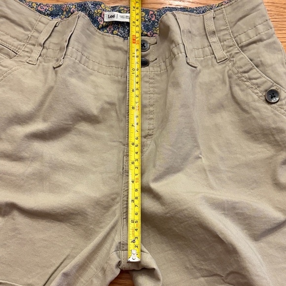 Lee Women's Tan Cargo Shorts - Picture 10 of 10